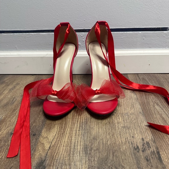 4 inch red heels with bow - Picture 2 of 6